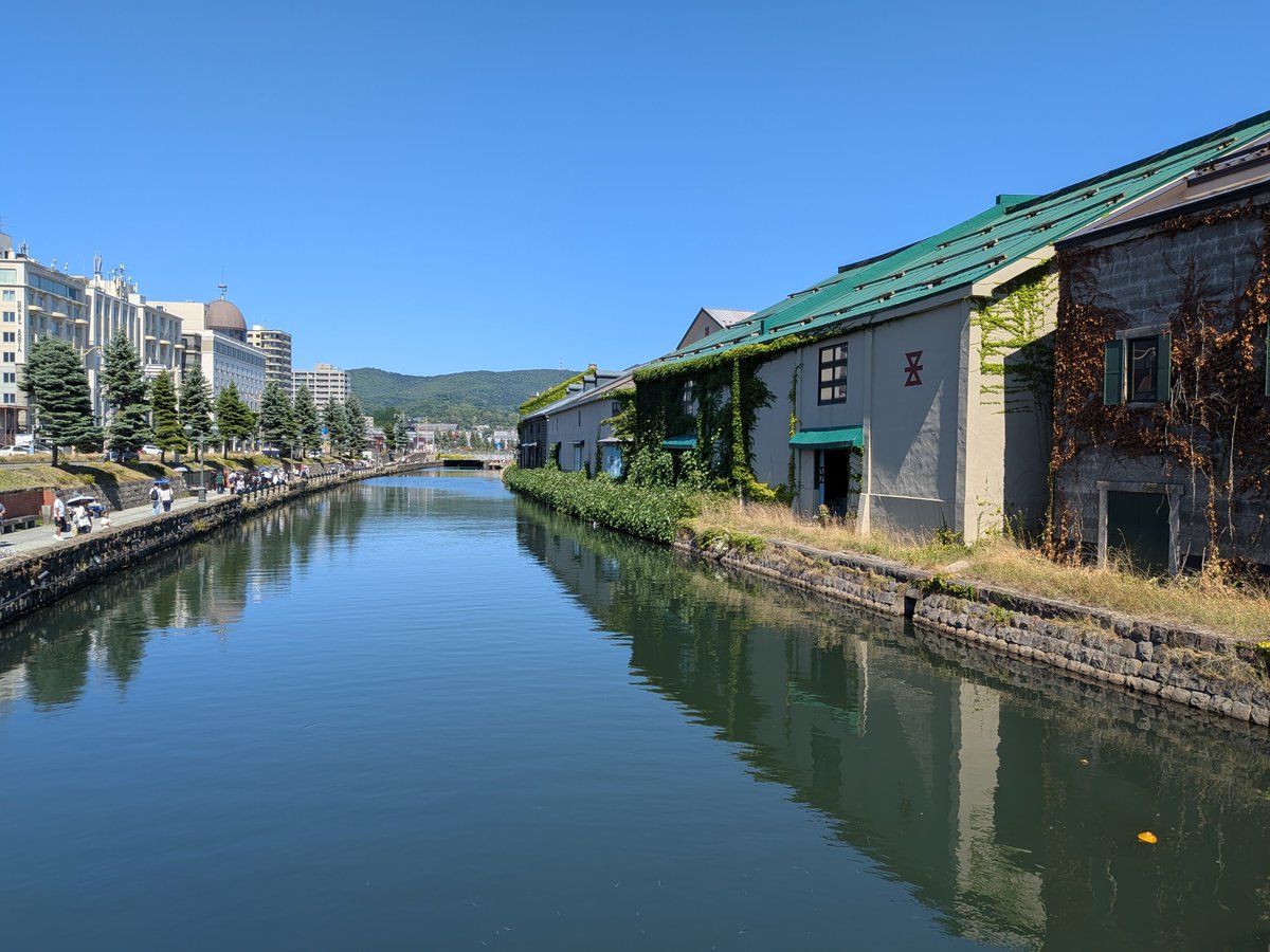 takayanopapa's tweet photo. 第3日目(8/23(土))
小樽観光にレンタカーで出発。交通量���少なく、快適に運転できました。

はじめての小樽ですが、駅から港に向かって下り坂で、港周辺の倉庫や運河はノスタルジックな雰囲気でした。

おたる水族館では、全然言うことを聞いてくれないペンギンショーは最高でした(笑) https://t.co/E5eZmy6eBR