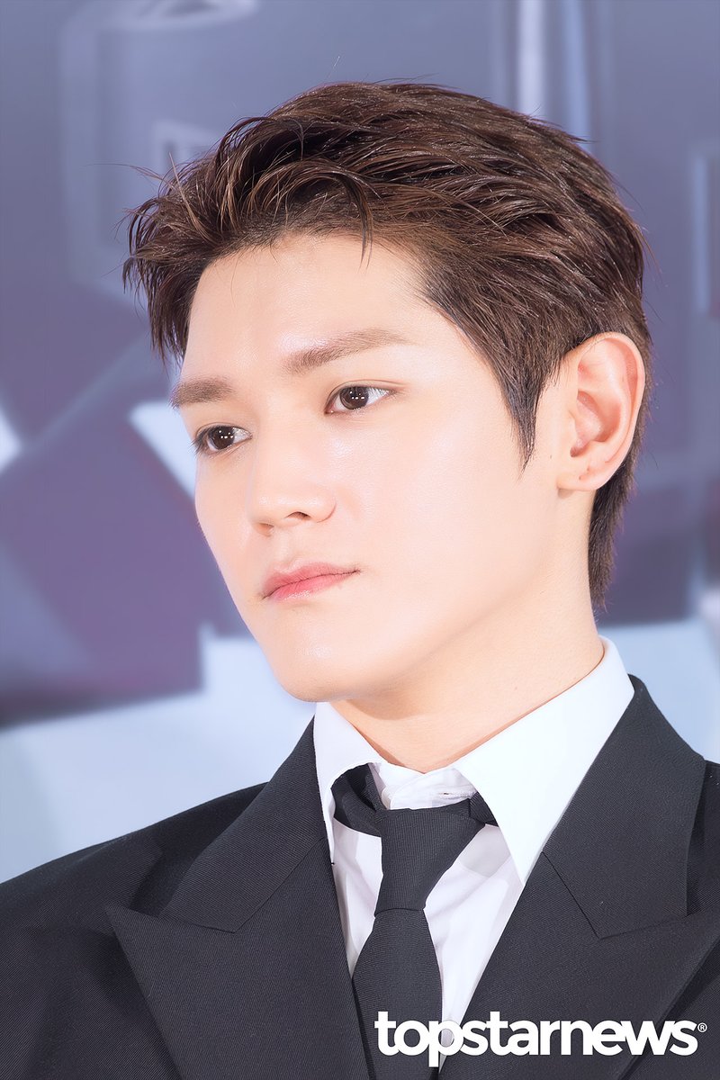 TSN_PHOTO's tweet photo. [HD포토] NCT 127 태용, ‘존잘 비주얼’ (Blingy 기자간담회) #NCT127 #블링이 #BLINGY #기자간담회 #프리뷰 #태용 https://t.co/whHbAHt6We <- Original Photo https://t.co/k5CX3YwyNh