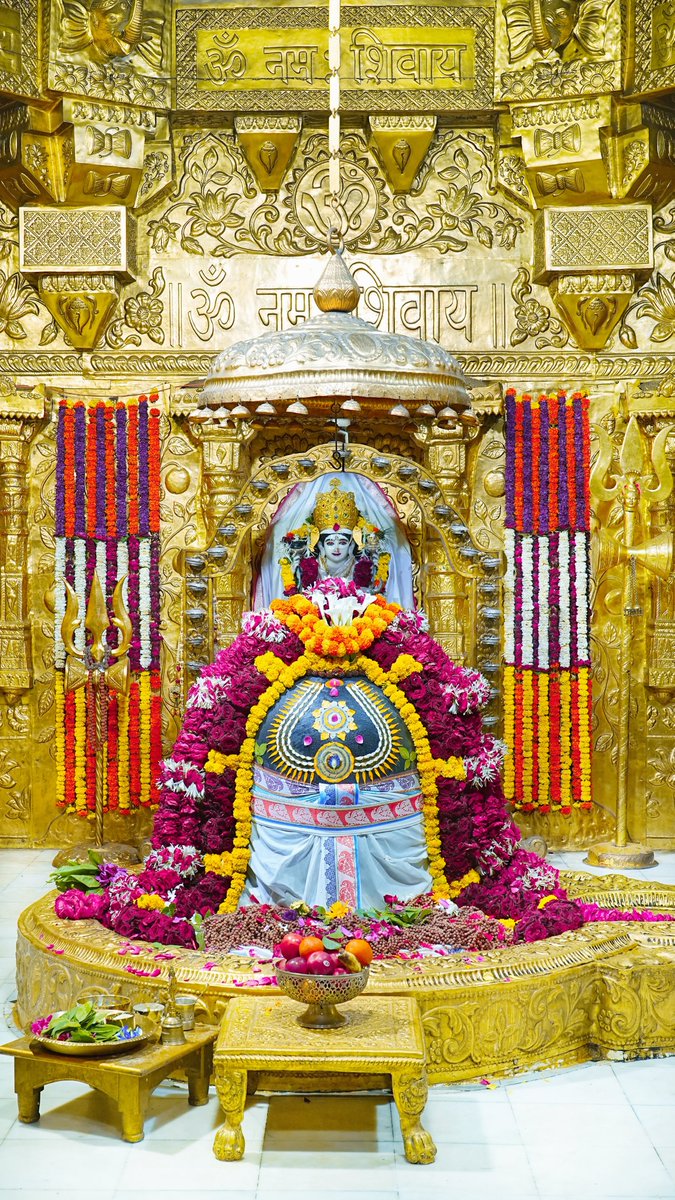 Somnath_Temple's tweet photo. श्री सोमनाथ महादेव मंदिर,
प्रथम ज्योतिर्लिंग - गुजरात (सौराष्ट्र)
दिनांक: 24 अगस्त 2026, श्रावण शुक्ल द्वादशी - सोमवार
प्रातः श्रृंगार 
082610680
#somnath #mahadev #shivji
#bhakti #somnathlivedarshan #somnathtemple #JaiSomnath #SomnathSwabhimaanParv

Whatsapp Channel Daily Darshan https://t.co/sndKP0fuKq