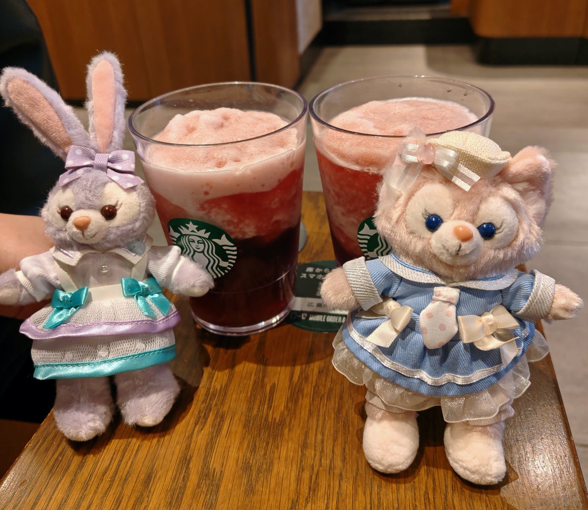 mozu_November17's tweet photo. ディズニーのお土産もらったれ
プルメリアのガチャでお揃いカラーが出て可愛い https://t.co/WbVReyM0jq