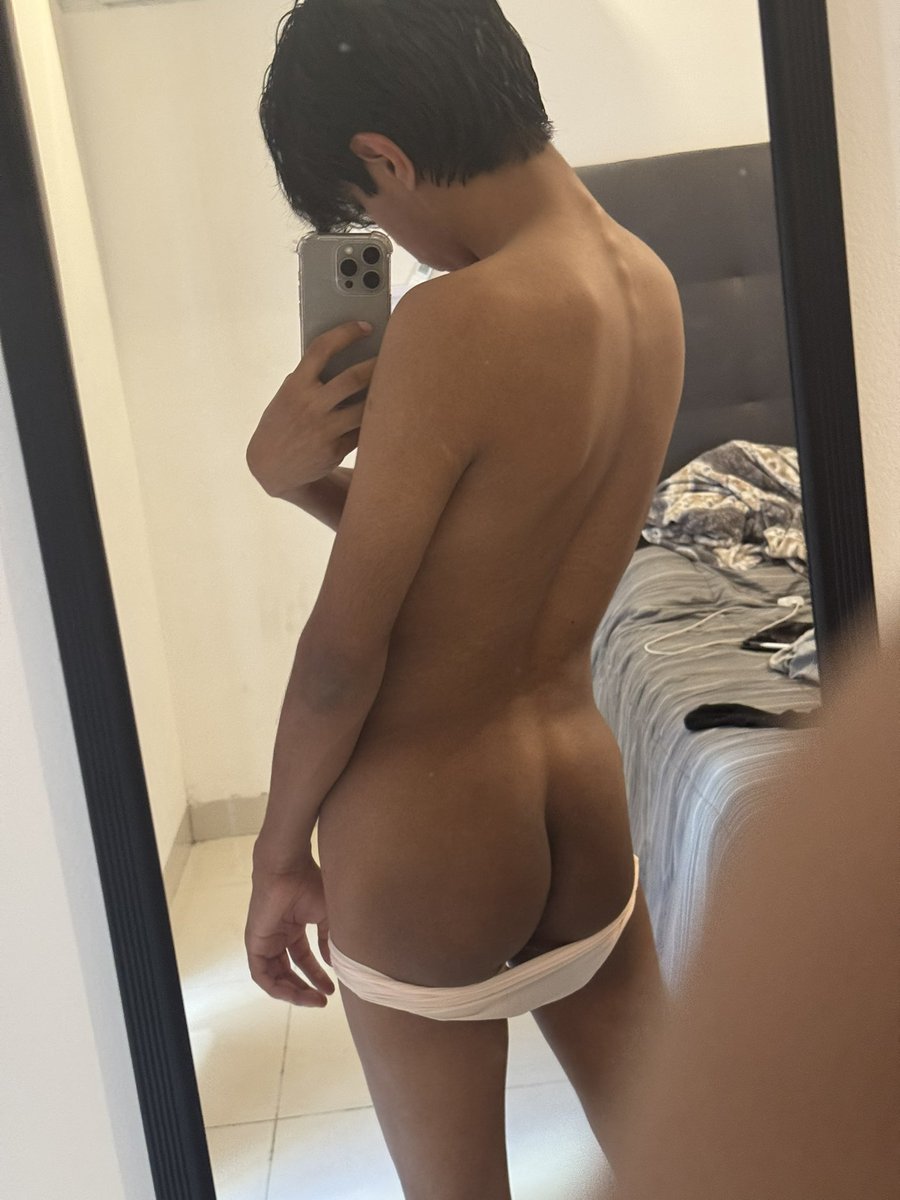 Sisslae's tweet photo. Just shaved my legs for the first time :3 https://t.co/tOXUYoPM5T