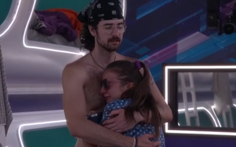 BBLionOteV's tweet photo. mallory: you told me to trust her 
barrett: i know im so sorry #bb28 https://t.co/L4ZE3DUsWW