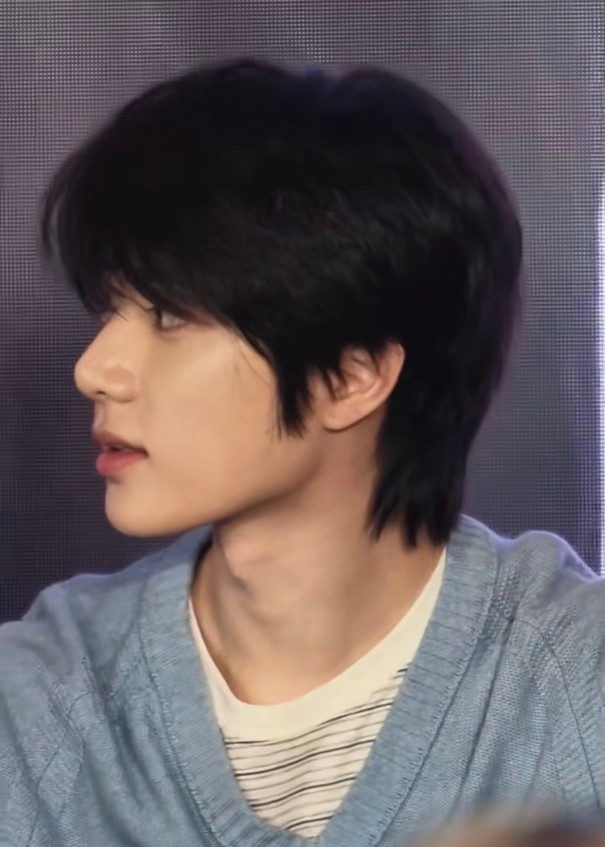 cbgcentric's tweet photo. side profile of the century https://t.co/StsoL58pDp