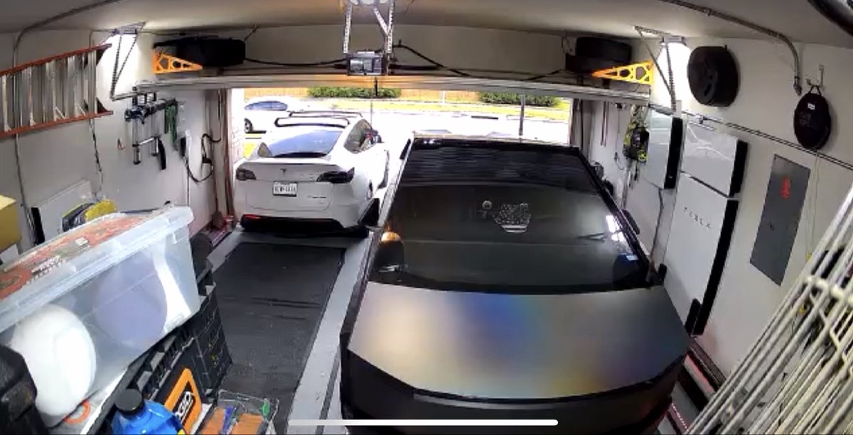 Jones1's tweet photo. When The Sun Is Out. 
&amp;
The Heat Is On 
Work in the garage. https://t.co/TRyLZB3whN