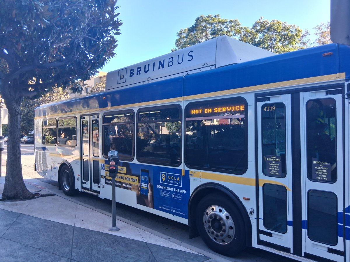 metrorider_218's tweet photo. The Summer is almost over, but there's still time to catch UCLA's BruinBus Line U901 Summer Loop!! 😀🚍🐻🙌

The #1 Summer Loop Ride in UCLA!! Be sure to catch it before Fall Quarter Begins!!

Line U901: 100/100!! ✅️
😀😀😀🚍🐻🙌🙌🙌
#UCLA #Bruinbus #GOBruins #TransitCritic https://t.co/Y43nov8XRR