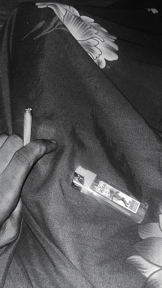 Balenciaga08's tweet photo. @DharMhi7 Allah 3:28am ✌️ https://t.co/VrowmUv8N3