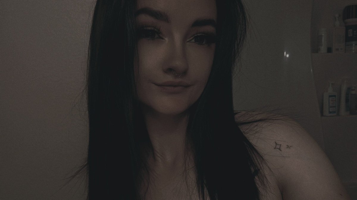 geminicovngirls's tweet photo. ╭─ ⋆｡˚♡˚｡⋆ ─╮
💗 𝓗𝓲, 𝓘’𝓶 𝓟𝓲𝓷𝓴𝔂! 💗

♊ 25 • Bisexual • Playful • Trouble Maker 😈
✨ One half of the Gemini Covenant ✨

🎀 Good vibes • Great chats • All things PINK! 🎀
https://t.co/jM9H7yhWPI
♡ Welcome to the Coven! ♡
╰─ ⋆｡˚♡˚｡⋆ ─╯ https://t.co/yqFSHdbgFU