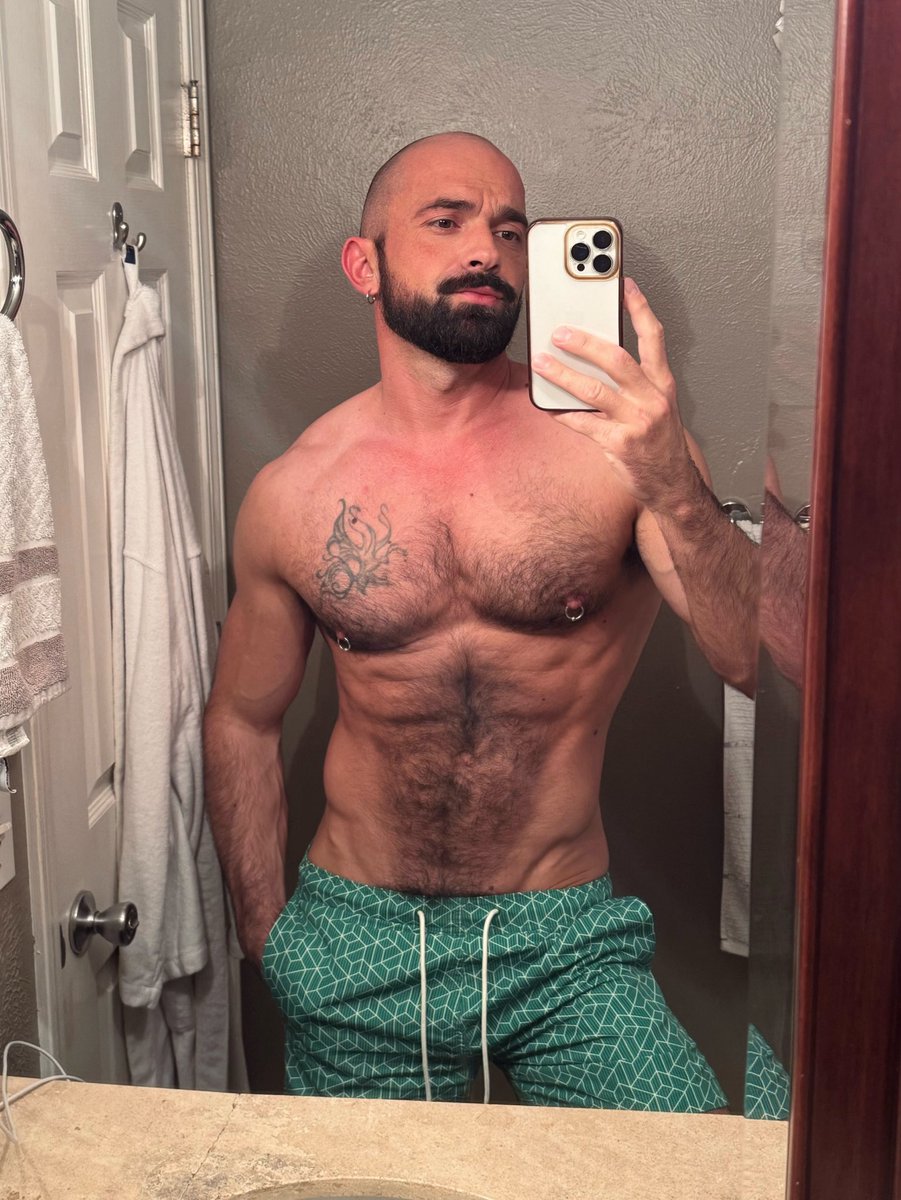 the_drazen's tweet photo. Daddy’s home and he’s not in a sharing mood  👊 https://t.co/Q56lhaD7Jn