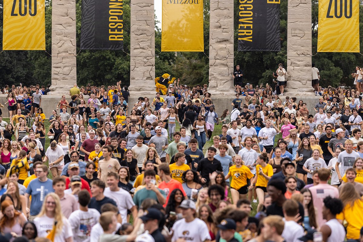 Mizzou's tweet photo. Is there a university tradition better than Tiger Walk? 
The answer is no. #MIZ 🐯 https://t.co/HLHDzrLzoR