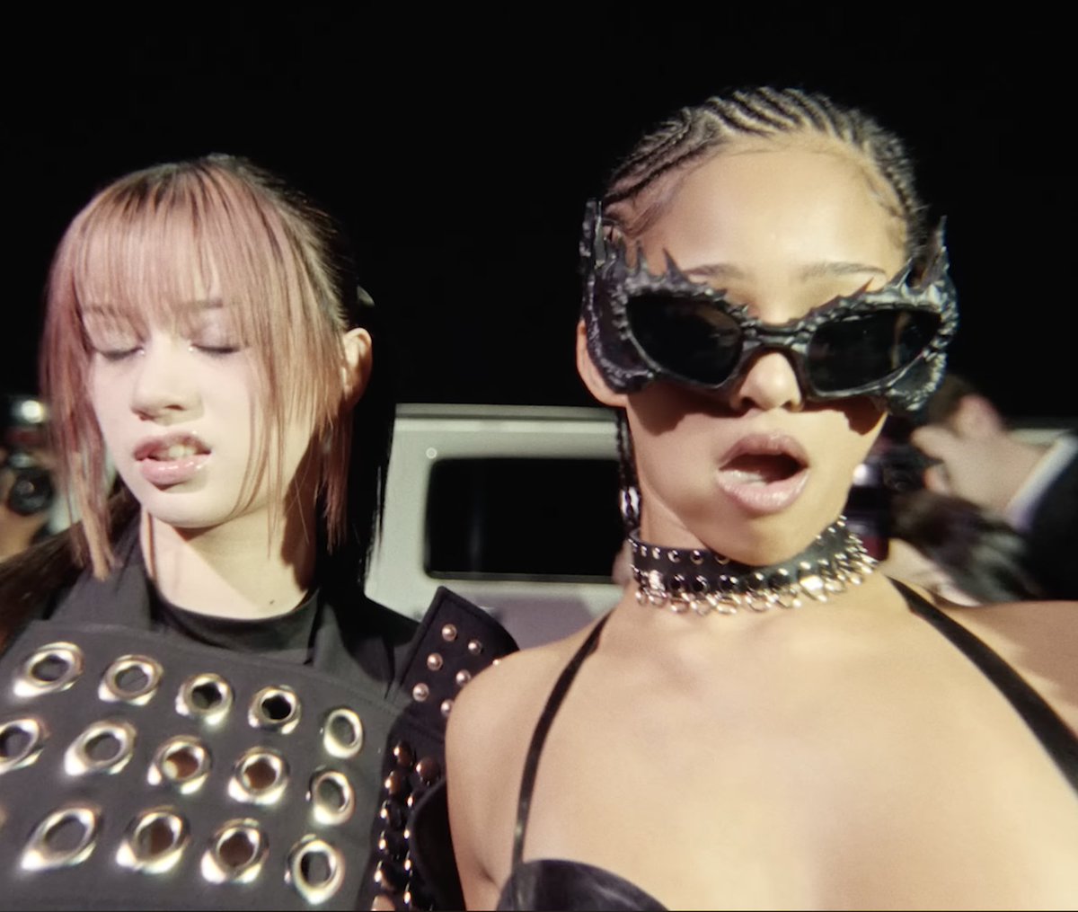 rafazilla's tweet photo. can someone tell me what sunglasses Manon wore in the Gnarly MV  #Manon #ManonBannerman #Gnarly #KATSEYE #OT6 https://t.co/XrYykEY6Th