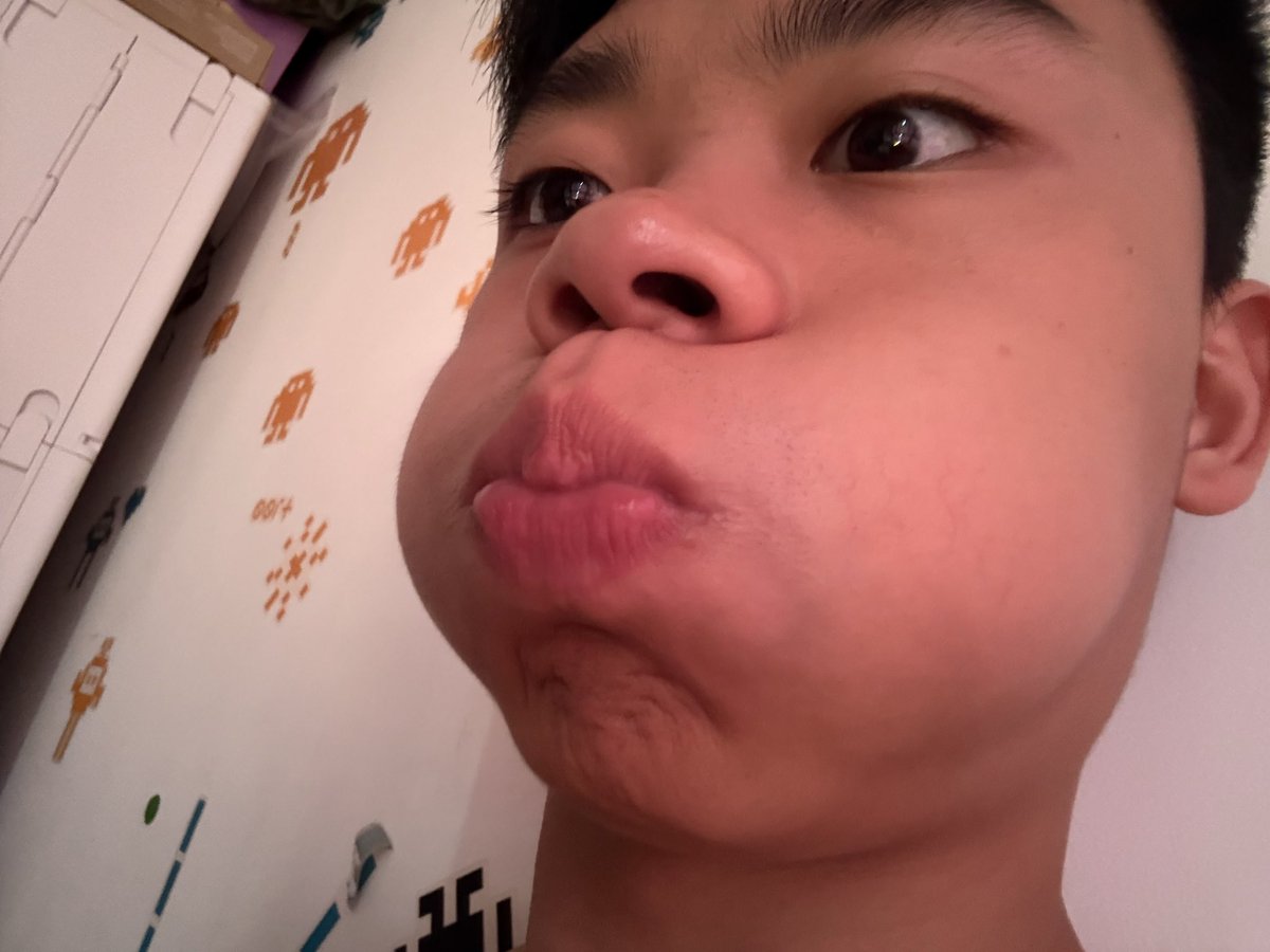 underwaterRnBrb's tweet photo. Face vs body https://t.co/TH7VHZ9Eho
