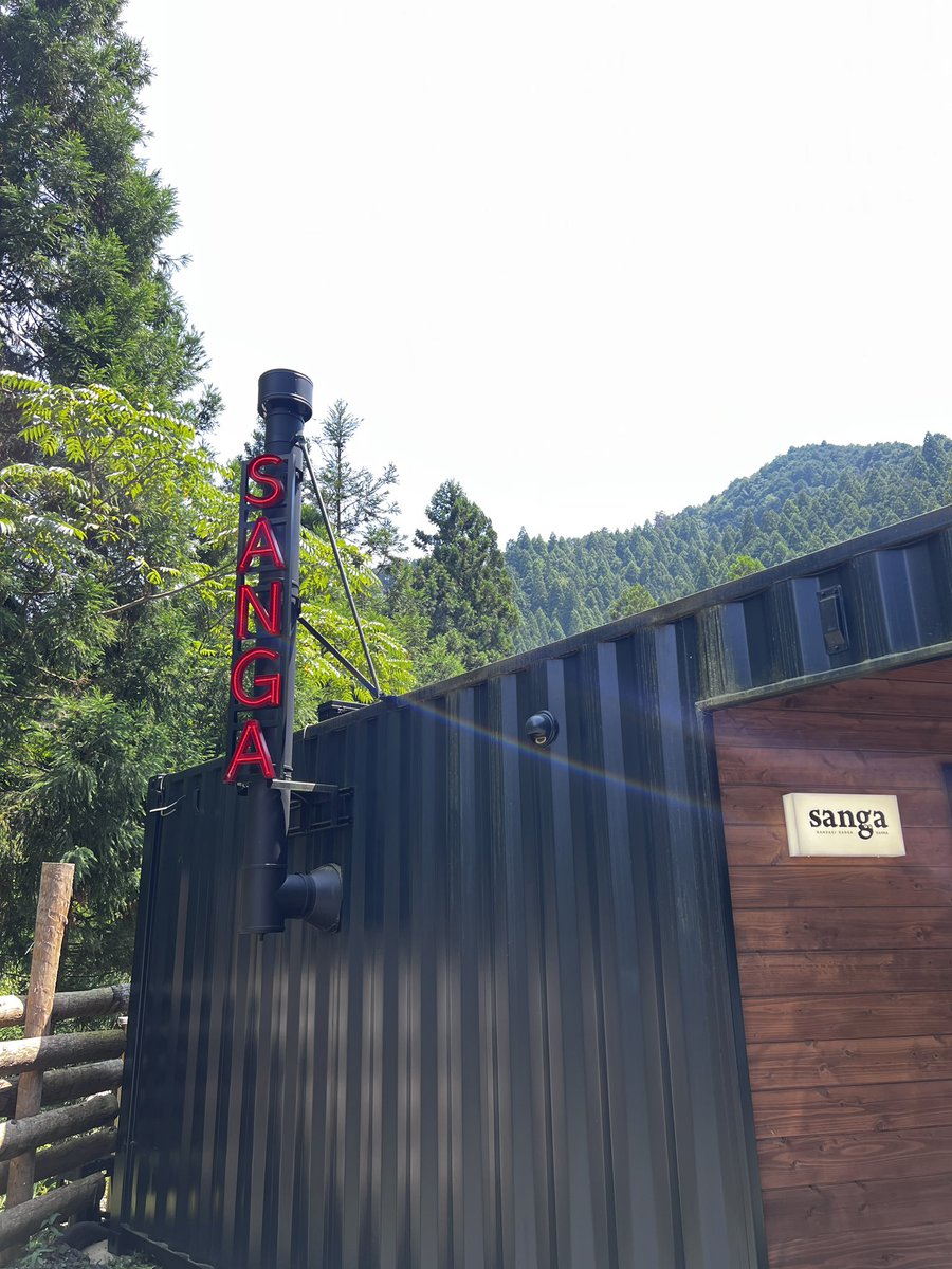 sauna_buccho's tweet photo. 昨日はKanzaki Sanga Saunaにて
トオルちゃんのお誕生日をお祝いしてきました！
以前お揃いで買ったThe Saunaのパラダイスポンチョをフィンランドで無くしてしまったとの事で再度トオルちゃんのもとに！
ワタシもこんなカッコいい66歳になれますように🥰
#KanzakiSangaSauna
#みてるかりーぬ
#TAC https://t.co/gu0DuZF2g0