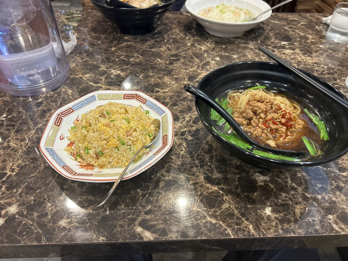 satoru_pusuke's tweet photo. ニンニクチャーハン、台湾ラーメン https://t.co/CGmtlecSYQ
