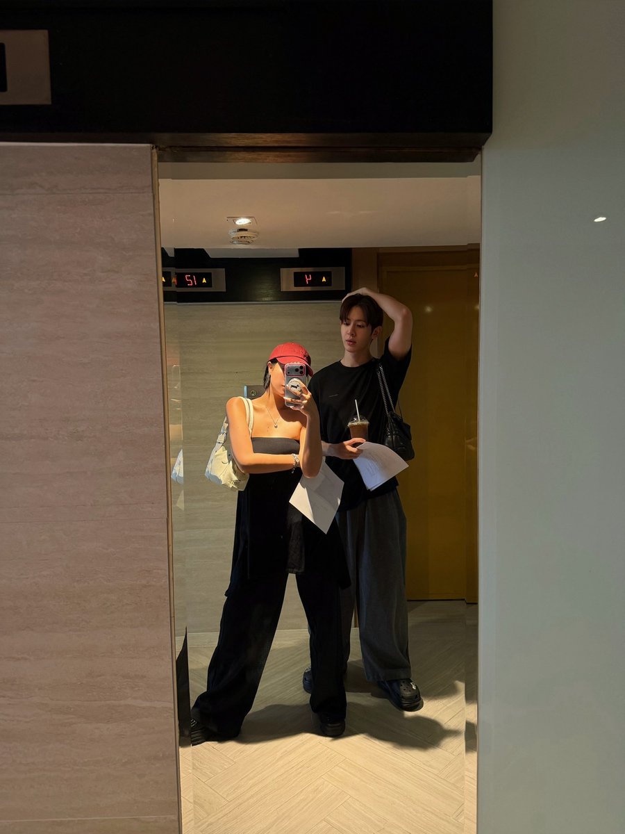 kerdomundi's tweet photo. วันนี้ซันนี้พาไนน์หนีซาแซงค่ะ แต่น้องไนน์วีนแม่ บอก “แหมม โดนไฟคนเดียวเลยนะ” ปากคอเราะร้ายไม่รู้ได้ใครมา/แม่ชี้หน้าตัวเองในกระจก555
#JamesSu https://t.co/PeLZAyL93i