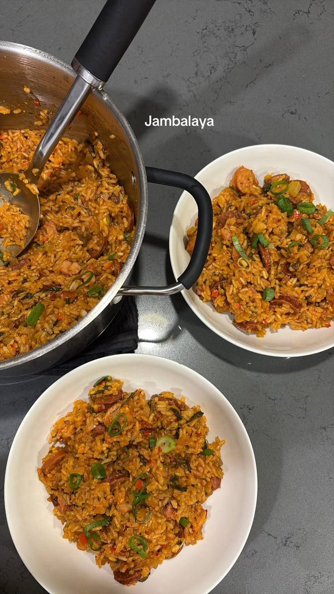Illb3t's tweet photo. Les prepare comida a todos!!! Vengan se los hice con mucho amor y cariño https://t.co/Sg44Ig1Zw0