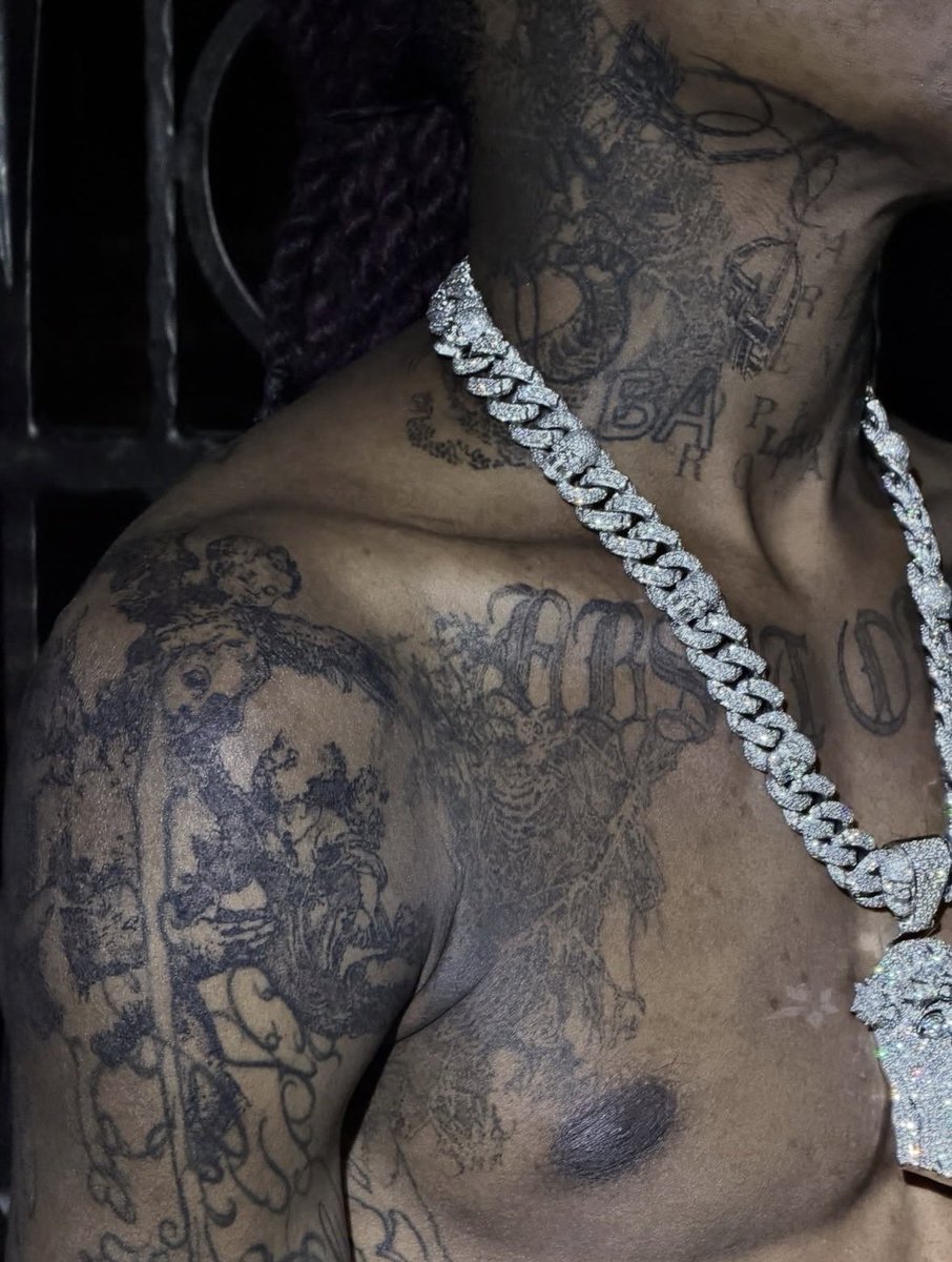 DBL0ARCHIVE's tweet photo. Destroy Lonely shows off his new tattoos 🖊️ https://t.co/nnEIMuaOrY