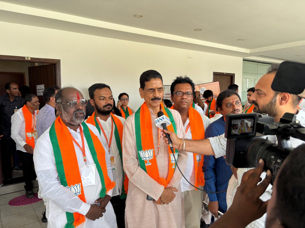 snehith2221's tweet photo. Wishing a very happy birthday to former minister and unstoppable fighter @MSReddyOfficial garu 

#BJP 
#BJPtelangana
#HBDshashidharreddygaru https://t.co/U7UOsg0la1