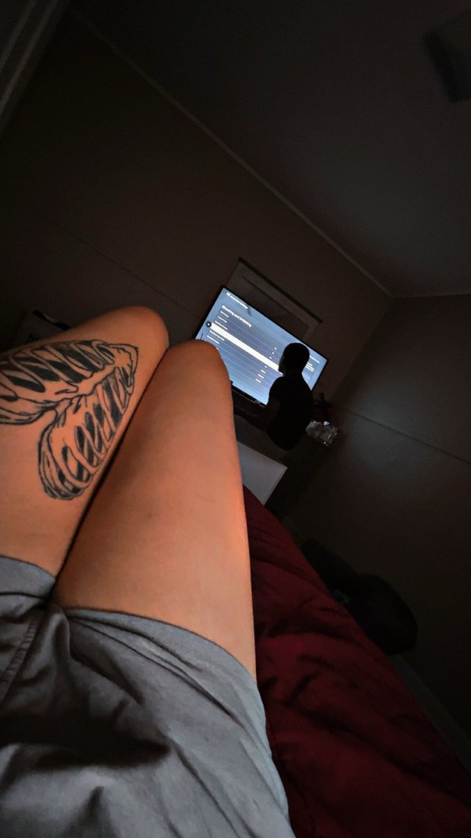 BootyBillie52's tweet photo. Chilling is my favorite 🍑™️😎 https://t.co/FWr8Uebs3a