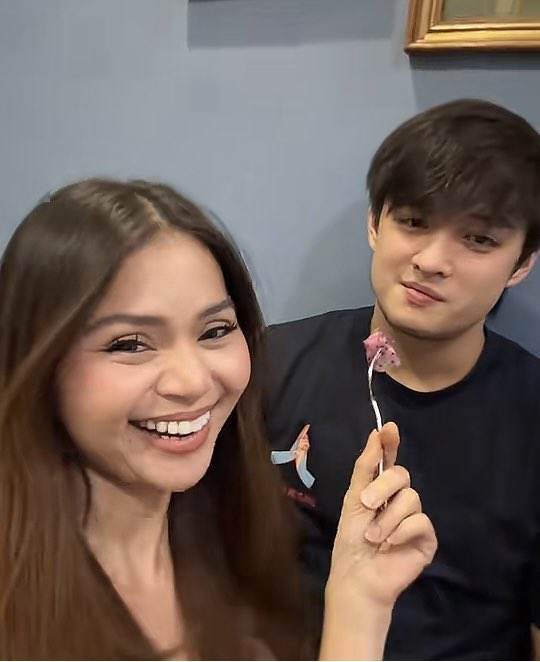 itsmematcha69's tweet photo. Parang same sila ng shade ng lipstick 🤸‍♂️🤸‍♂️ https://t.co/xj2HmlITK1