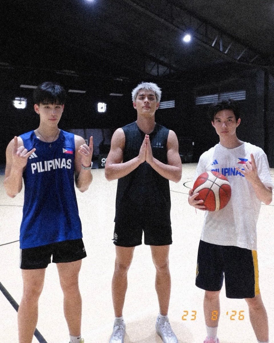 Meanmenee's tweet photo. แต้งกิ้วไทยแลนด์

TEAM GMMTV ASG2026
#StarMagicxGMMTV
#StarMagicAllStarGames2026 https://t.co/0aRvIupluy