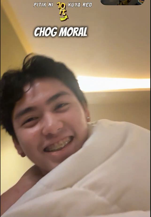 Bubbles_grly's tweet photo. Ang pogi niya talaga sa call paano mo kinakaya to Deng? 😫🫠 

Malapit na siya umuwi ~daddy's home😜 

Ctto: Pitik Ni Kuya Red on fb https://t.co/0vyR62I1ZA