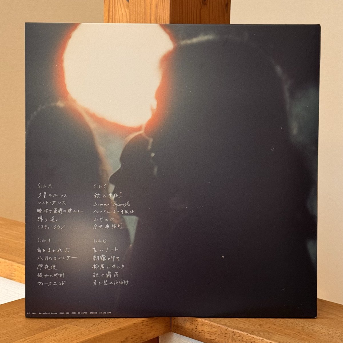 lamp_someya's tweet photo. 2023年10月10日にリリースしたLampの9枚目のアルバム『一夜のペーソス』の2枚組レコードのオンライン販売を本日開始しました。
今回は販売記念品としてTシャツとロンTも販売します。

https://t.co/WZA1NIbLqS https://t.co/rnq2n17G6C