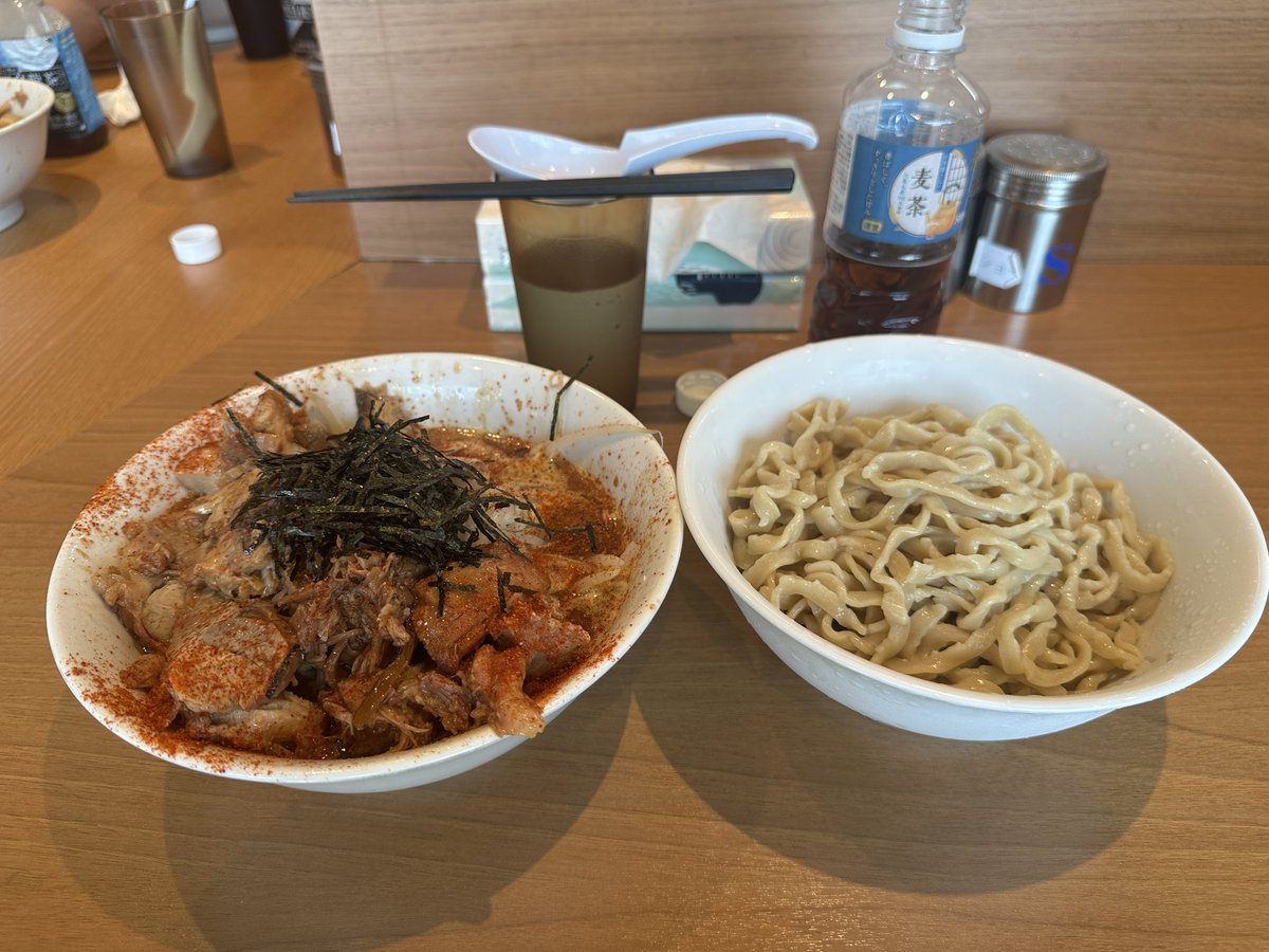 268gohan's tweet photo. ラーメン 池田屋 高田馬場店
旨辛ニボツケ、あぶら https://t.co/jlUzC9PE1P