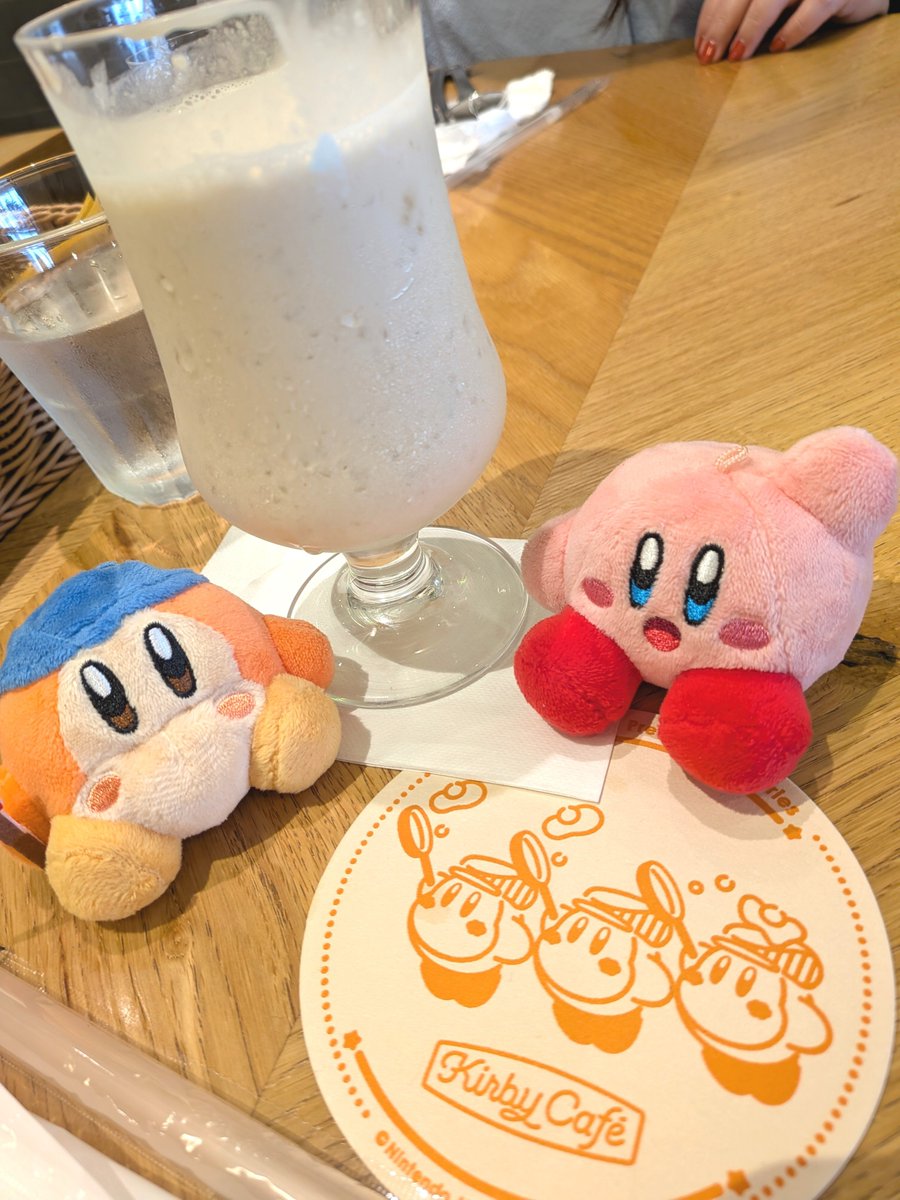 pearlruby107's tweet photo. 美味しかった〜！OSAKAのメニューも沢山食べた🥰🥰ミックスジュースは店員さんに教えてもらいながら作りました✌︎︎( ◜▿◝ ) https://t.co/wyby23SOWe
