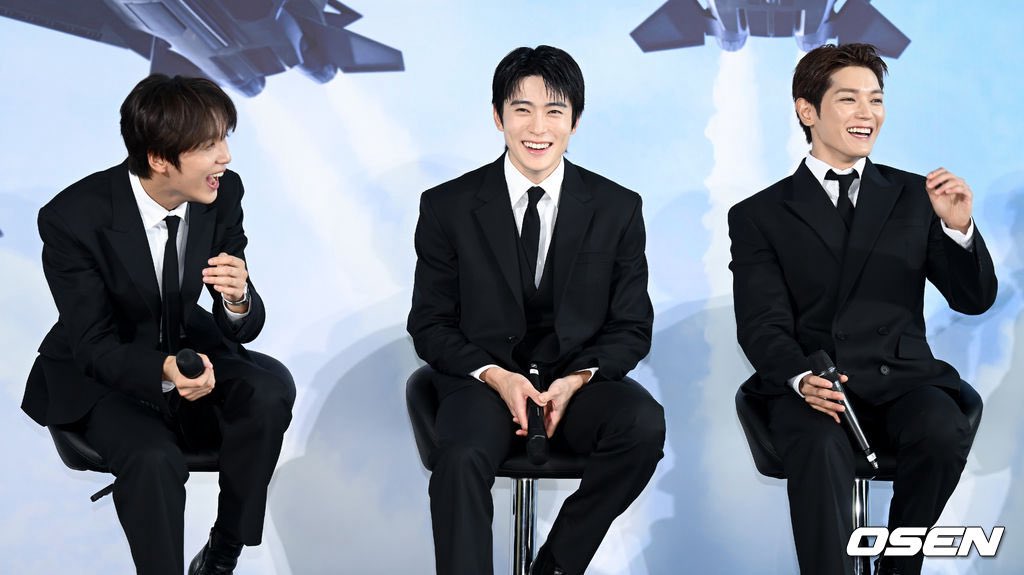 jjaehyunTH's tweet photo. แฮชาน แจฮยอน แทยงขำอะไรไม่รู้แต่ยิ้มน่ารักกันทุกคนในงานแถลงข่าวอัลบั้ม BLINGY

#NCT127_BLINGY #JAEHYUN #재현 #BLINGY  #NCT127  @NCTsmtown_127 https://t.co/LPA1ygoxRw