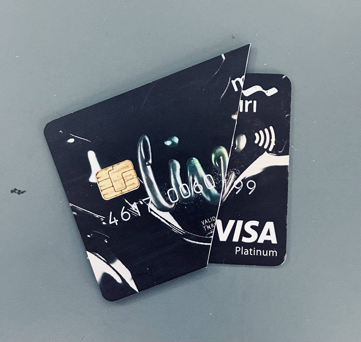 AlghifAqsa's tweet photo. Sy sudah kosongkan akun Mandiri. Transfer ke dua bank lain. 

Bye Mandiri yg tidak mandiri! https://t.co/ZFSW1txDqx