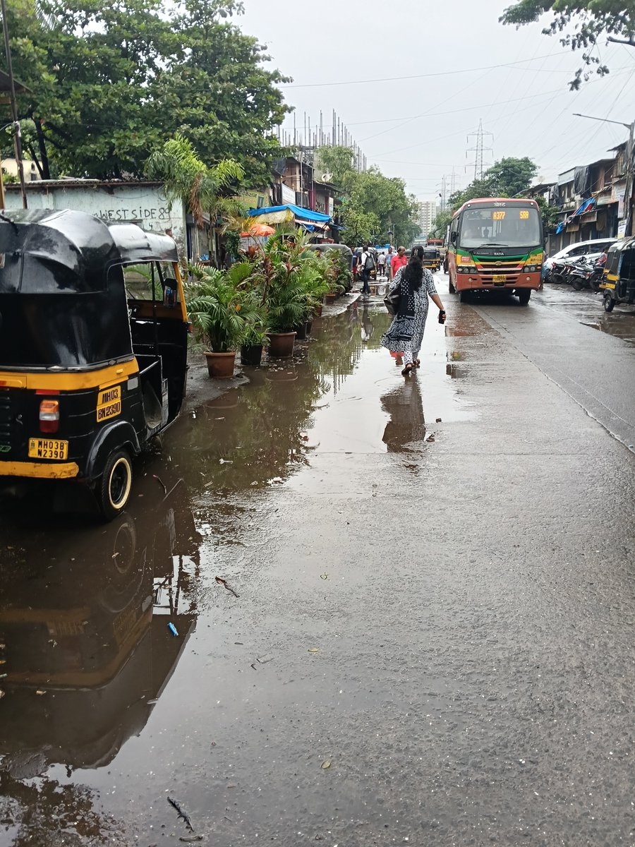 shiv6782's tweet photo. @mybmc @MumbaiPolice @mybmcWardMW "@mybmc @BMC_MWest Waiting for a major accident? Even after a month, illegal planters on P.L. Lokhande Marg aren't removed. Stop playing with public safety! #Chembur #RoadSafety https://t.co/Kv8cQakrLT