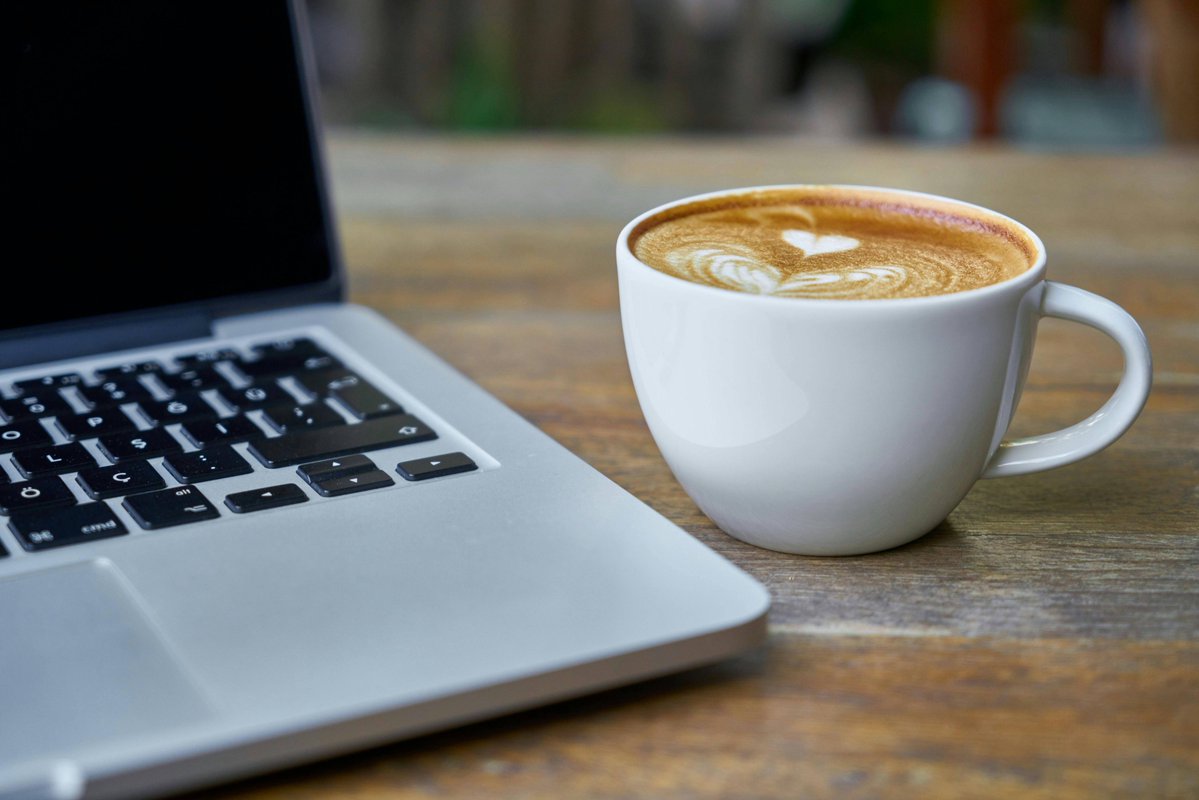joyce_fwl's tweet photo. Just hit pause on the to-do list for 2 mins—staring at this coffee steam is way more productive (don’t tell my boss) https://t.co/dnuQLVxzMt