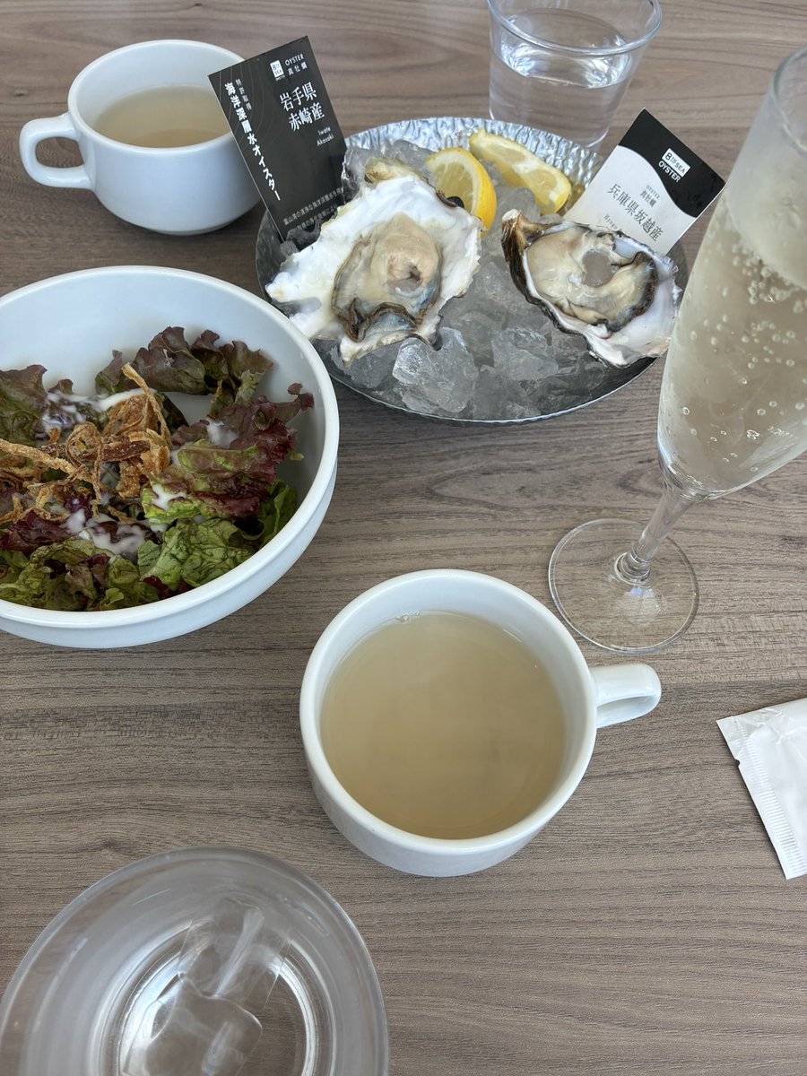 ReeeeiJessica's tweet photo. 生牡蠣🦪とイカ墨のリゾット🥂 https://t.co/0j4tJzaWKH