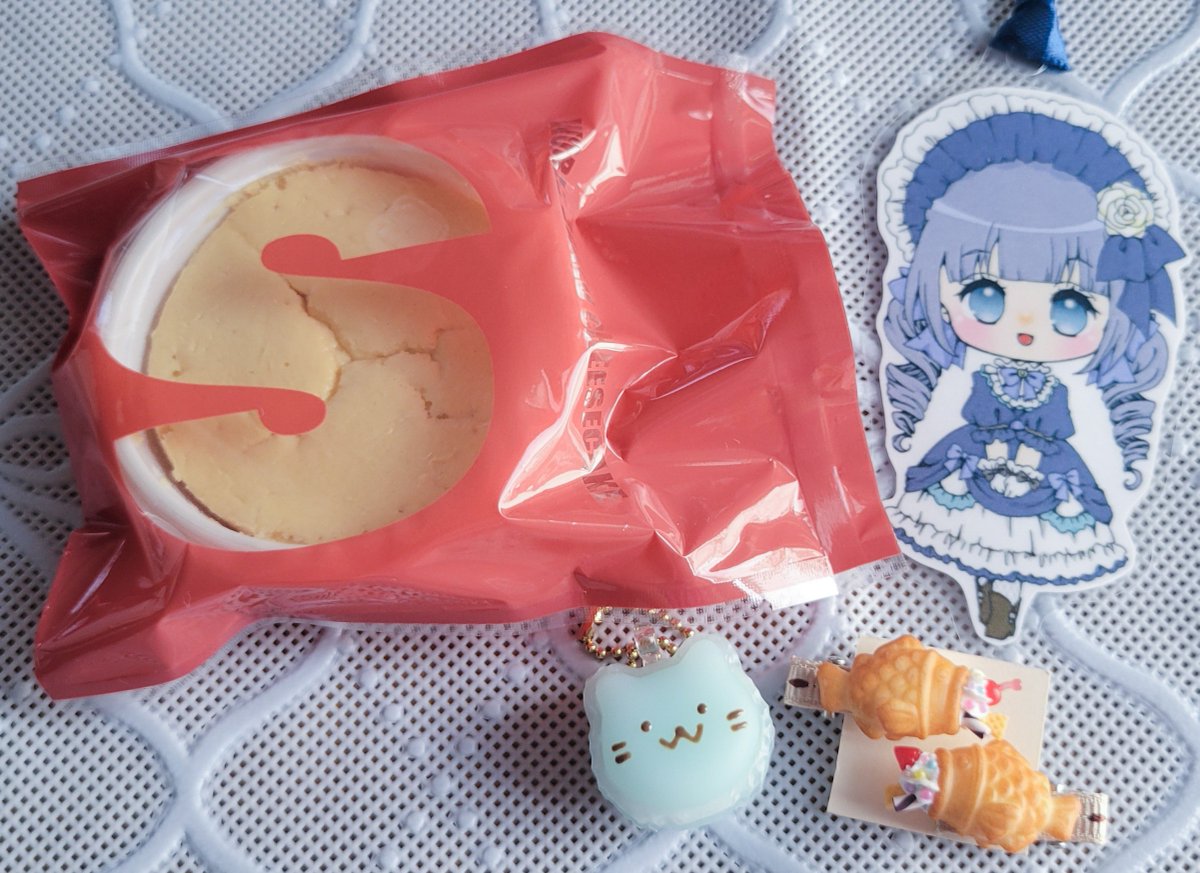 retrose27's tweet photo. 購入品紹介🛍️

・ワールドベイクドチーズケーキ様(@s_wbc)
　…S(ノルウェー)チーズケーキ
・Ricotta様(@ricotta_re )
　…猫たんマカロンキーホルダー
・うさぎ小屋様(@21usagi0624 )
　…ブルーロリーターしおり
・黄昏の時計ウサギ。様(@t_ouzi )
　…たいやきヘアクリップ

満足ー🌸✨
#福兎会 https://t.co/CAt9jod1hO