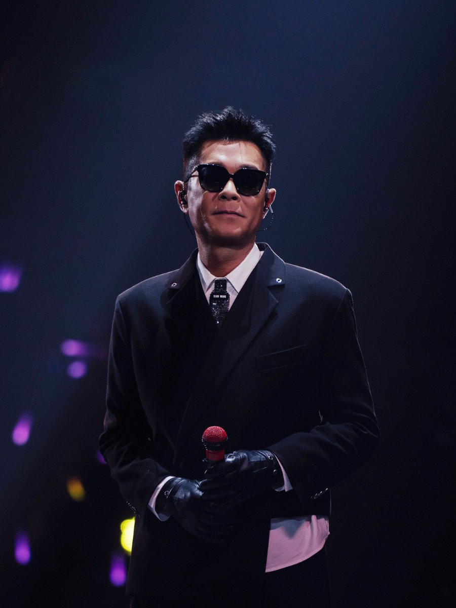 otpc_story's tweet photo. ฮือฮาสนั่นโซเชียล! “กู่เทียนเล่อ” ปรากฏตัวในลุคพิเศษจาก TEAM WANG design บนเวทีคอนเสิร์ตที่ฮ่องกง ฝีมือดีไซน์ “แจ็คสัน หวัง”

#teamwangdesign 
#JacksonWang #แจ็คสันหวัง 
#LouisKoo #กู่เทียนเล่อ 

อ่านข่าวเพิ่มเติมได้ที่ https://t.co/LD821F6neQ https://t.co/4Ot9kxE5ab