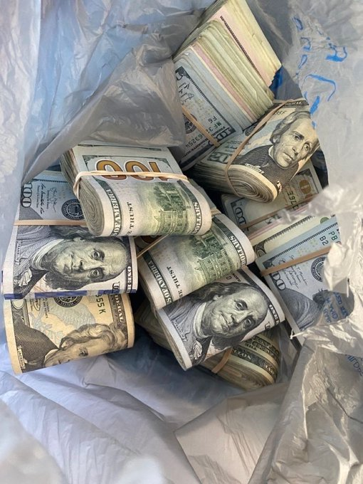heyzuesx's tweet photo. Moneyfesting. https://t.co/wnyIXckpME