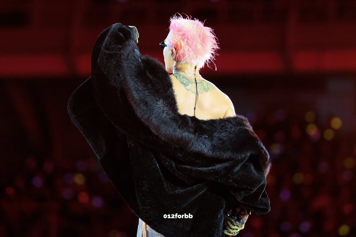 012forbb's tweet photo. 🫣🫣🫣

@Realtaeyang

#빅뱅 #BIGBANG 
#COSMOS 
#태양 #TAEYANG #동영배 https://t.co/CGVL830XnE