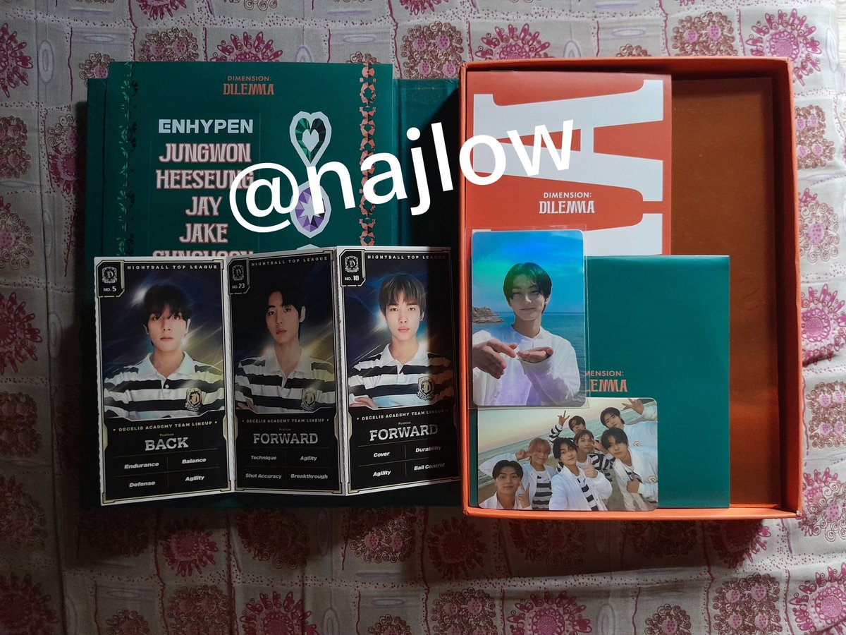 najlow's tweet photo. wts album bts enhypen txt, jual murah aja deh yg minat boleh dm. aku utamain yg daerah jkt yaa https://t.co/qprN7R6byn