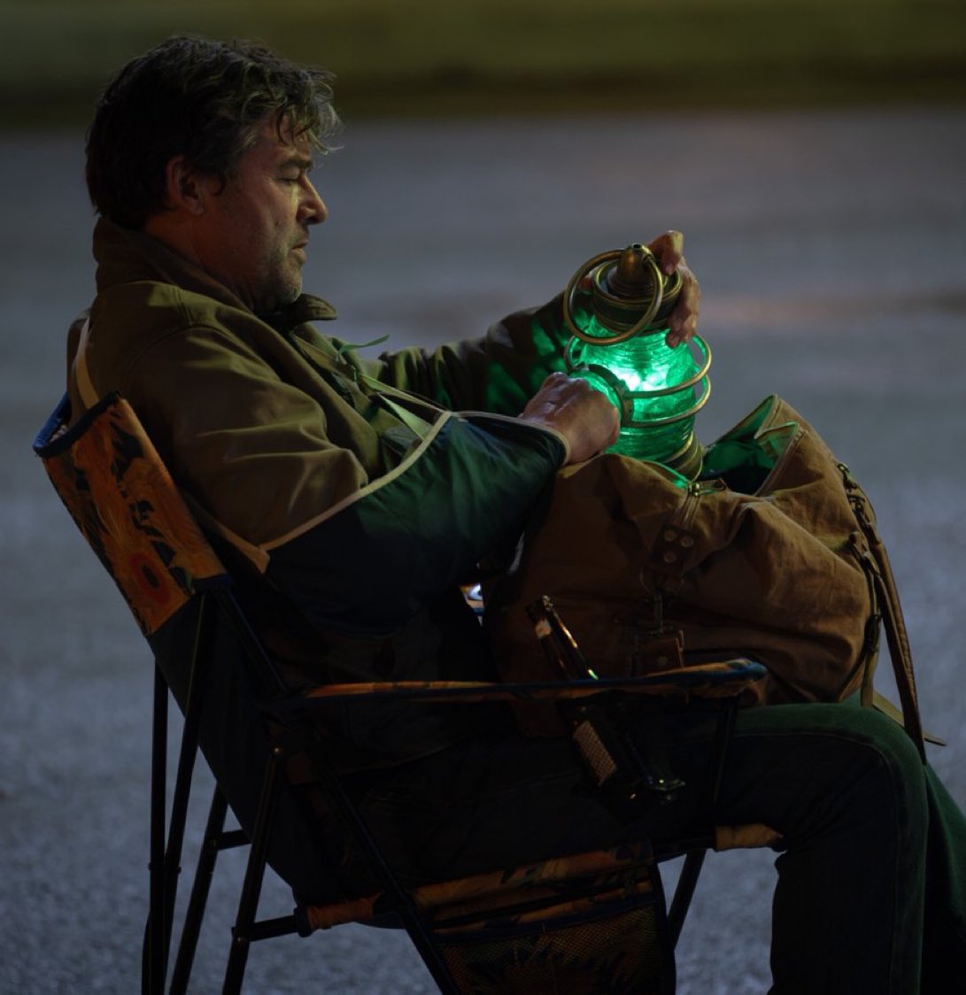Spicyladytalks's tweet photo. The stark differences in how John and Hal handled the Power Battery speaks volumes to their characters. 

John protected it with his life just to watch Hal speed run the oath like a hungry kid through prayer at thanksgiving dinner. https://t.co/a4XELv7vFf