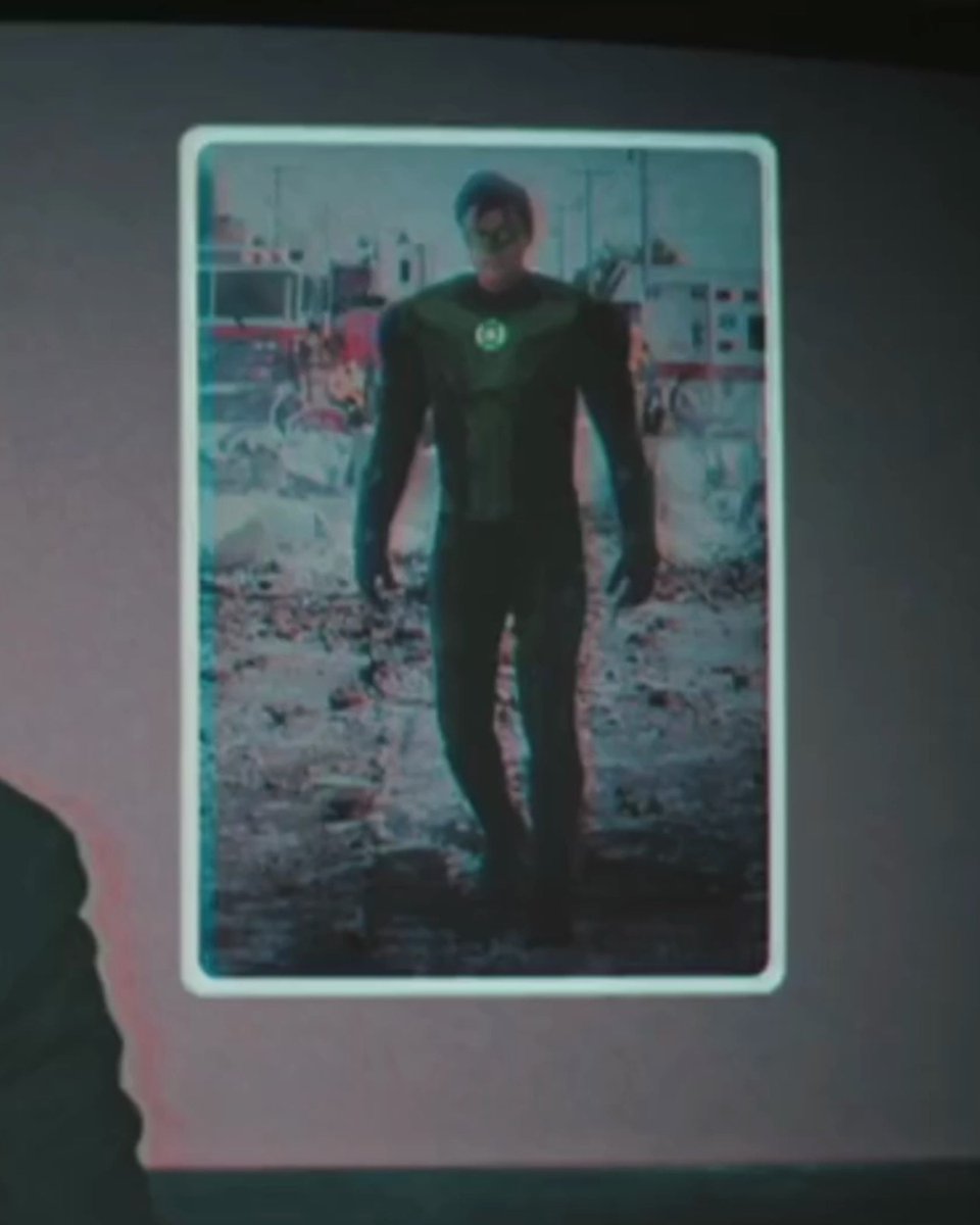 DCFilmNews's tweet photo. New look at Hal Jordan wearing a domino mask in 'LANTERNS'. https://t.co/d20PWHm6II