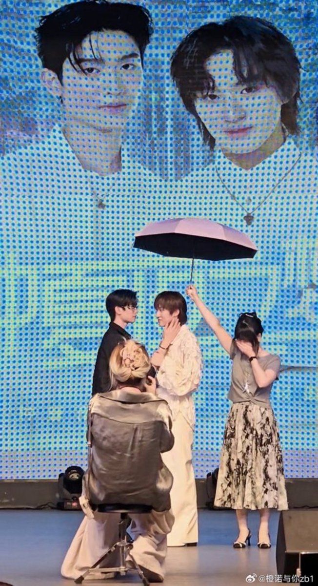 PLOYLEEXTMK's tweet photo. เป็นด้อมที่แฟนคลับไม่เอาอะไรมากที่สุดจริงๆ ไม่ว่าจะงานไหนก็ตาม แฟนคลับ service ตัวเองโดยการให้พี่ดาราสองคนแสดงความรักกัน แค่นี้ก็ฟินแล้วว ขอฮ้อบอยู่ข้างๆ อย่างฟินๆ

(ภาพที่ 1 cr.___2jink) https://t.co/jgUbWBBeT1