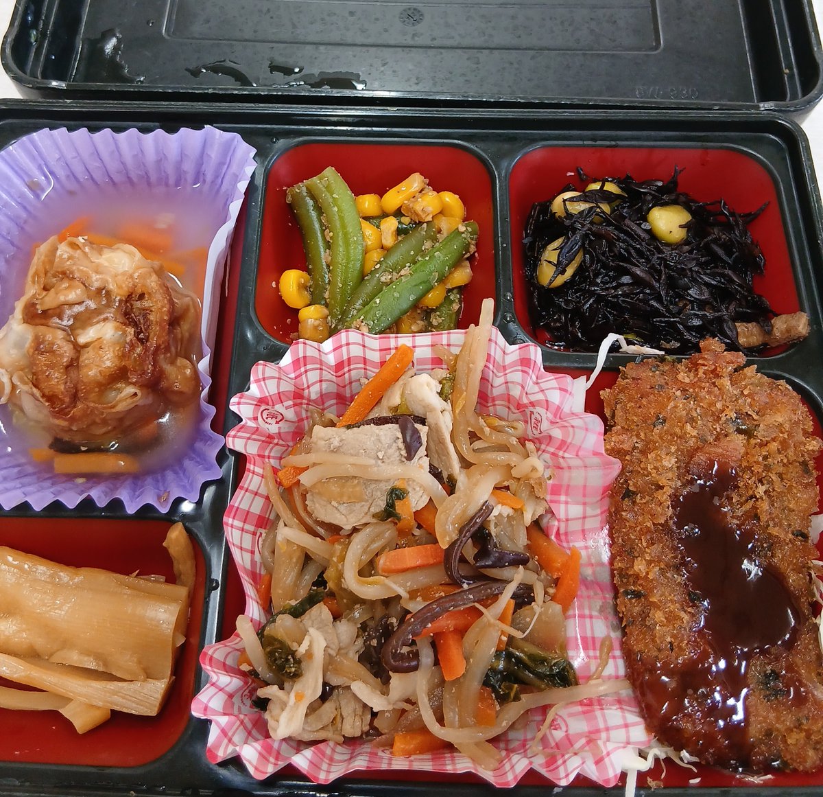 Max55Juggler's tweet photo. こんにちは!!
本日のお弁当
美味しかったです✨
午後も気温が上がるところが多いみたいなので
熱中症には気をつけて過ごしましょう
このあとも仲良くよろしくです🍀 https://t.co/xSm3peDf0e