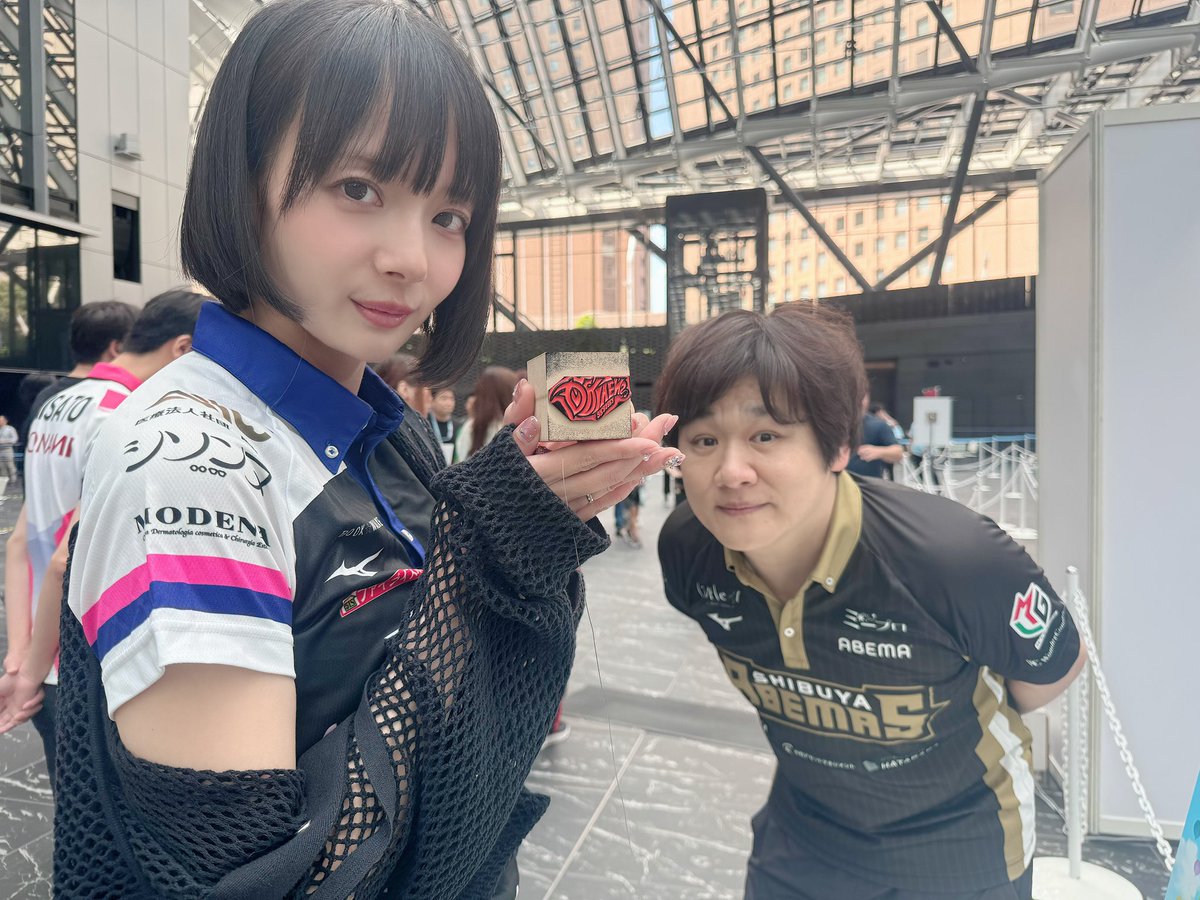 makimakinncho's tweet photo. 今日は
#Mリーグキッズ麻雀フェスティバル 
スタンプラリーもあるよ
みんな1日楽しんでね！！！

おかぴにスタンプ押してもらったら下手すぎて爆笑😇 https://t.co/IsMP2t0GxX