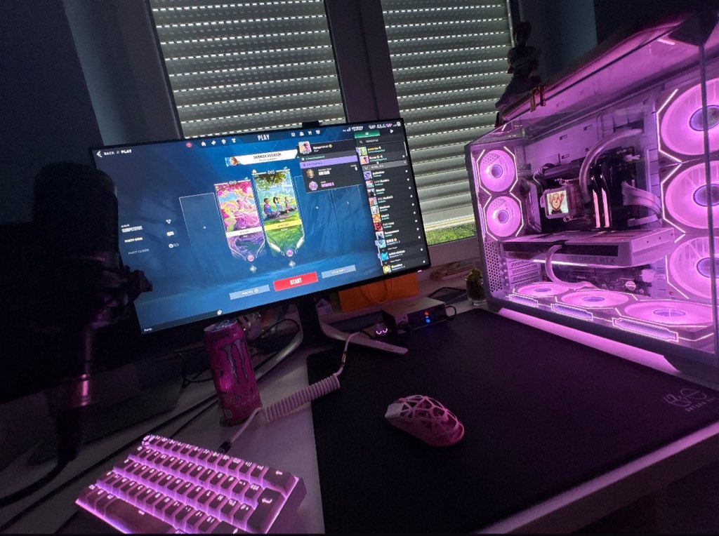 solacevlr's tweet photo. miss my setup btw https://t.co/shJOoIiBdx