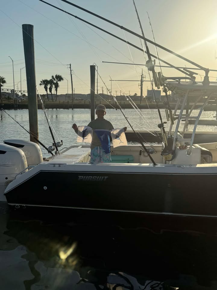 BillfishReport's tweet photo. Port Aransas, TX - No Dredges released a Grand Slam with a Blue Marlin, White Marlin and Sailfish. https://t.co/vbm5SU7b94
