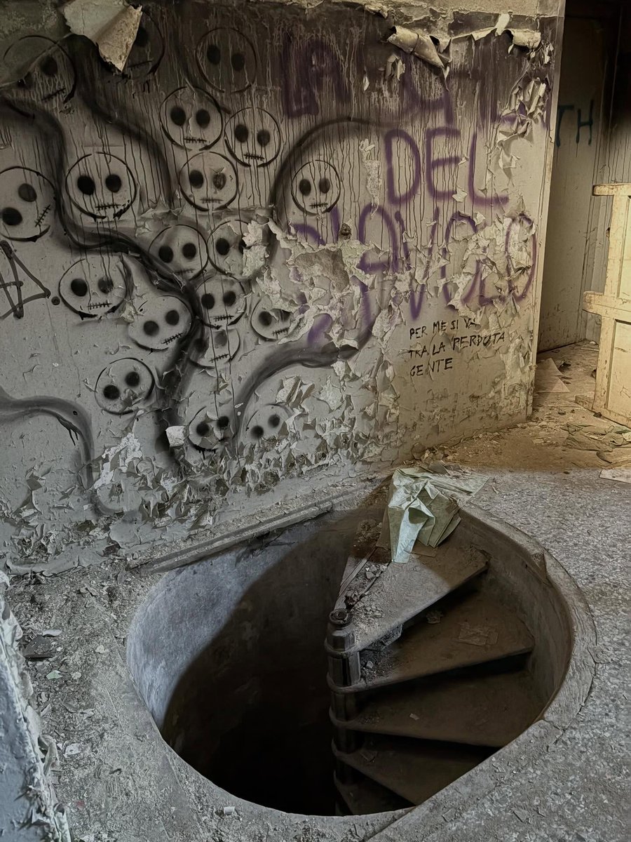 murphyjordan679's tweet photo. A dark chapter in our history. Human remains abandoned in a room. My heart races as I think about the steps taken by those soles. Psychiatric hospitals were worse than prisons: in prison, the sentence had an end, while in psychiatric hospitals, https://t.co/4QnoGMzHFn
