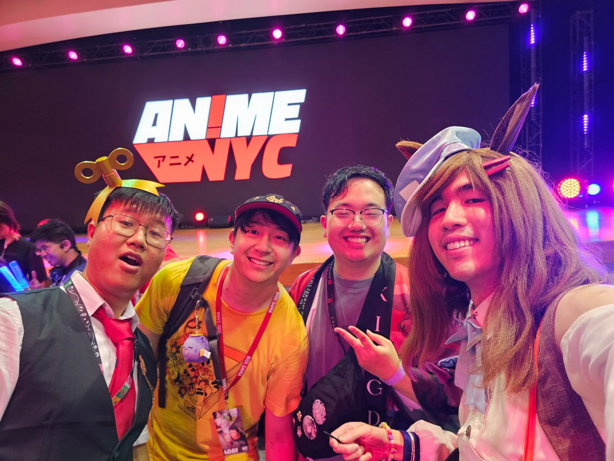 umazucat's tweet photo. Selfie dump from Anime NYC, this was fun! Many cool people and events going on during the weekend! 

I went as Fubuki day 2 for the hololive AyaFubuMi panel but I'm not posting another Fubuki cosplay pic until I commission a new one that doesn't make me look disheveled https://t.co/YTy7D2lPBN