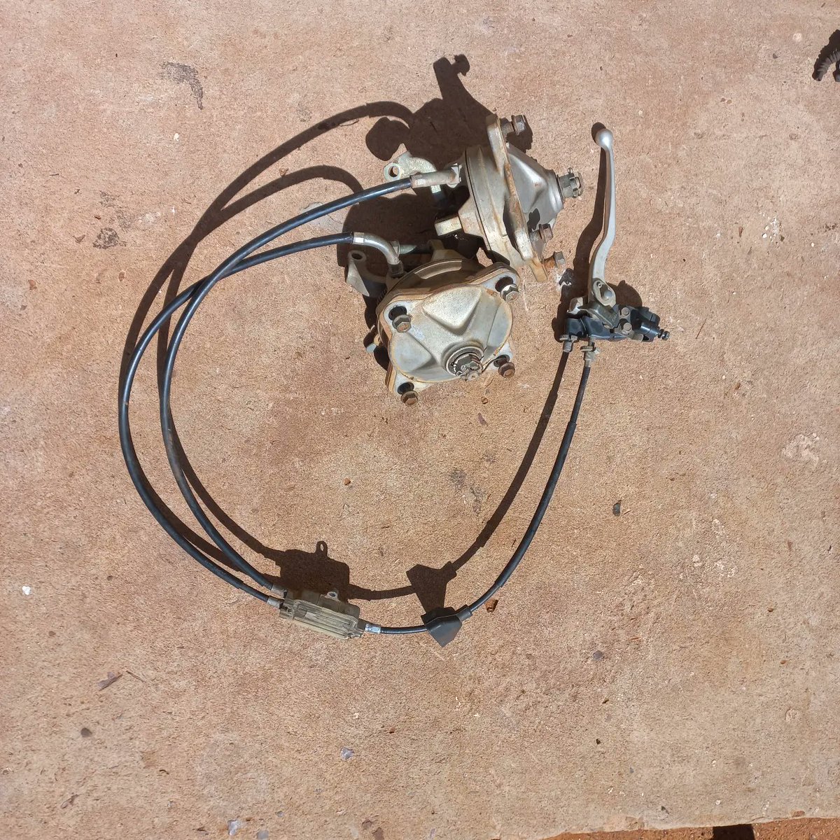 murphyscott5586's tweet photo. Yamaha Blaster front brake unit in good working order. R750. Contact 0794352629. https://t.co/omerRgbzUX
