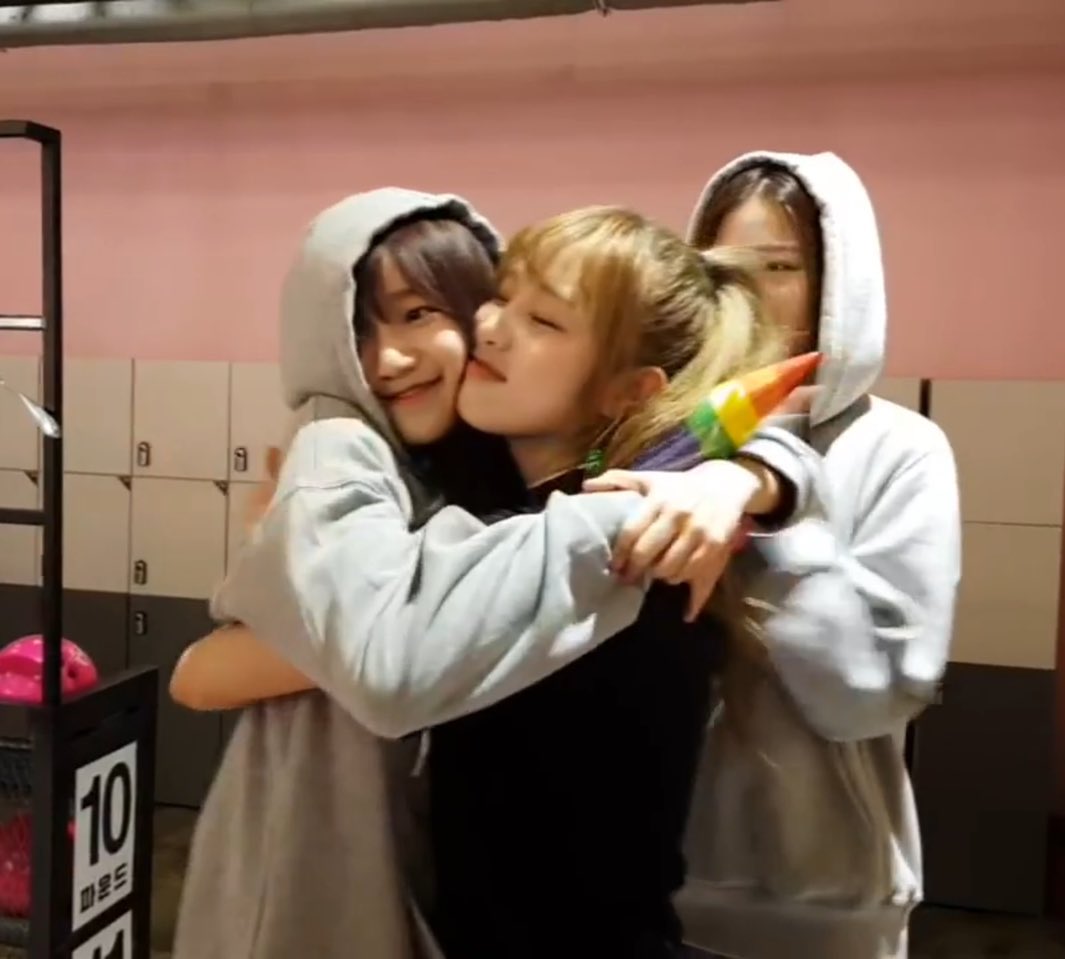 jyurisz's tweet photo. girlfriends forever https://t.co/YfC1LqkAEu