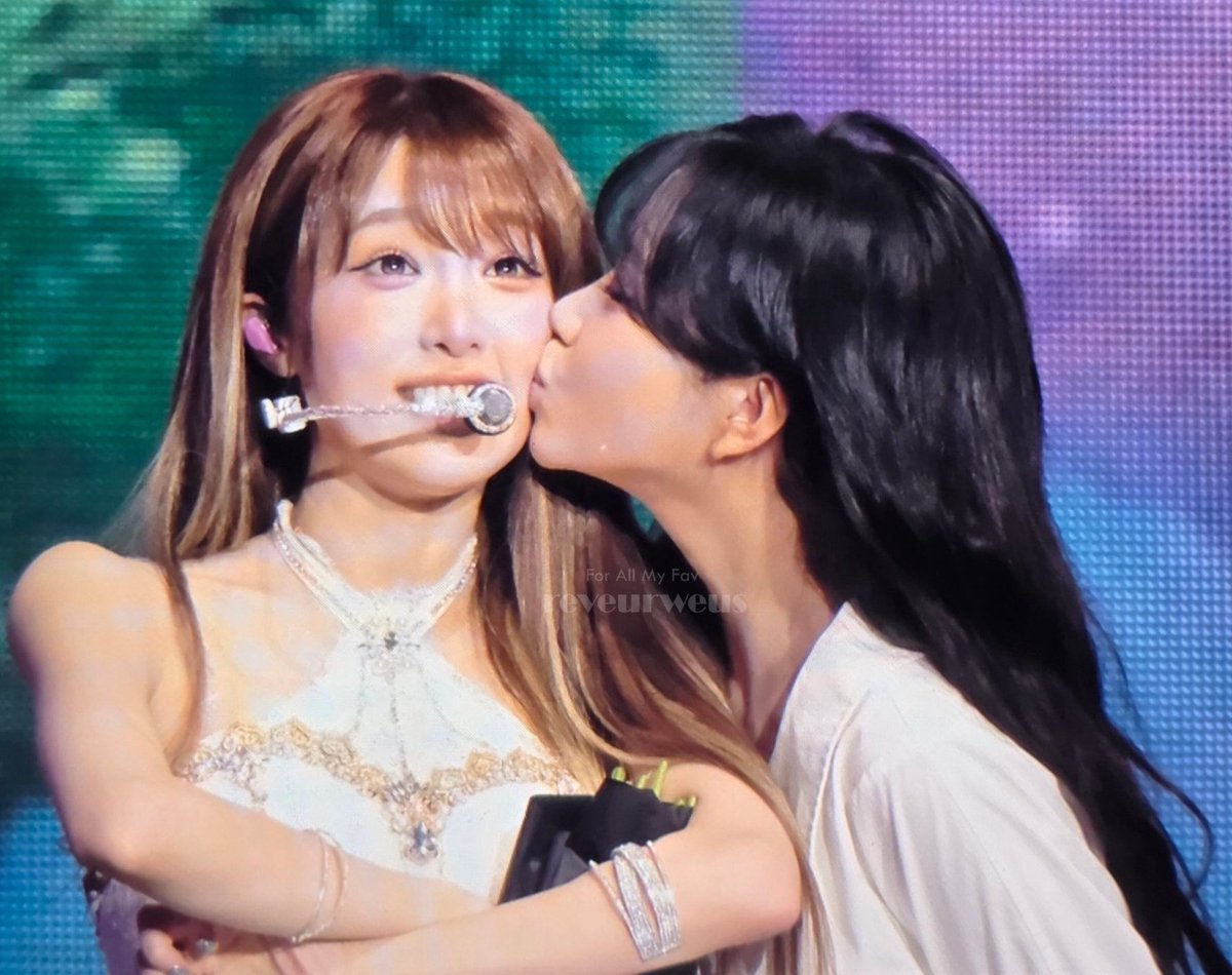 jyurisz's tweet photo. girlfriends forever https://t.co/YfC1LqkAEu